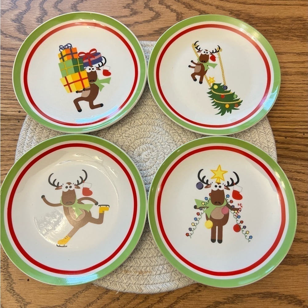 Bealls Reindeer Plates - Set of 4-Dishwasher/ Microwave